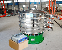 超聲波振動(dòng)篩主要采用超聲波換能器，利用換能器的工作原理能夠減少物料的堵網(wǎng)情況，提高篩分產(chǎn)量。